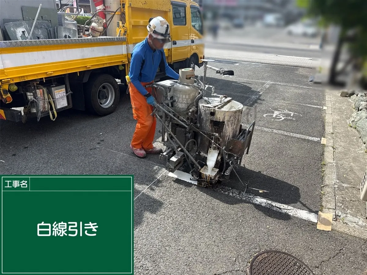 店舗駐車場の白線引き工事【溶融式区画線】