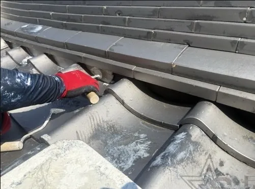 大阪府の一軒家で瓦屋根の漆喰やり替え工事!作業の流れをご紹介